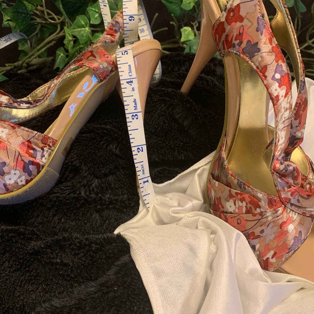 💕2X HOST PICK💕 SATINY FLORAL PLATFORM HEELS - Picture 7 of 7